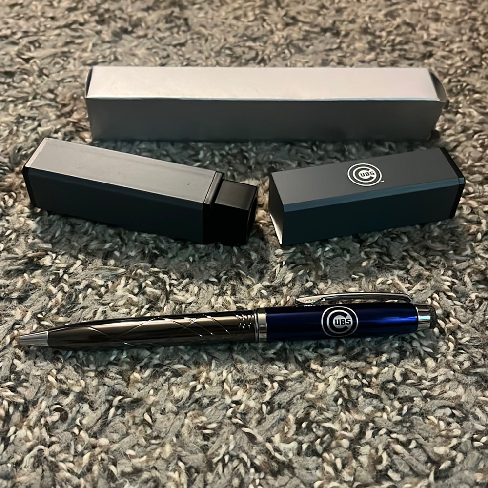 BNIB Cubs Hubpen with case